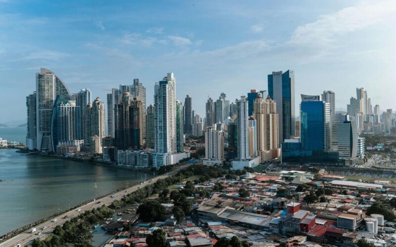 Requirements to obtain permanent residency in Panama from Canada: consult with Legal Solutions